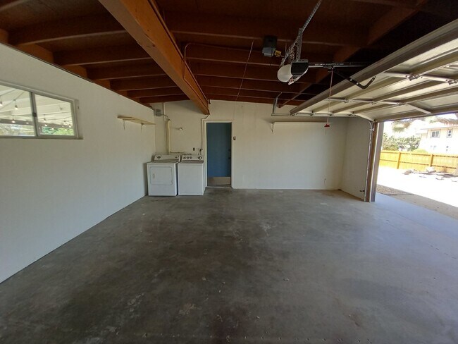 Building Photo - Beautifully Renovated 3 bd, 2 ba in Old To...