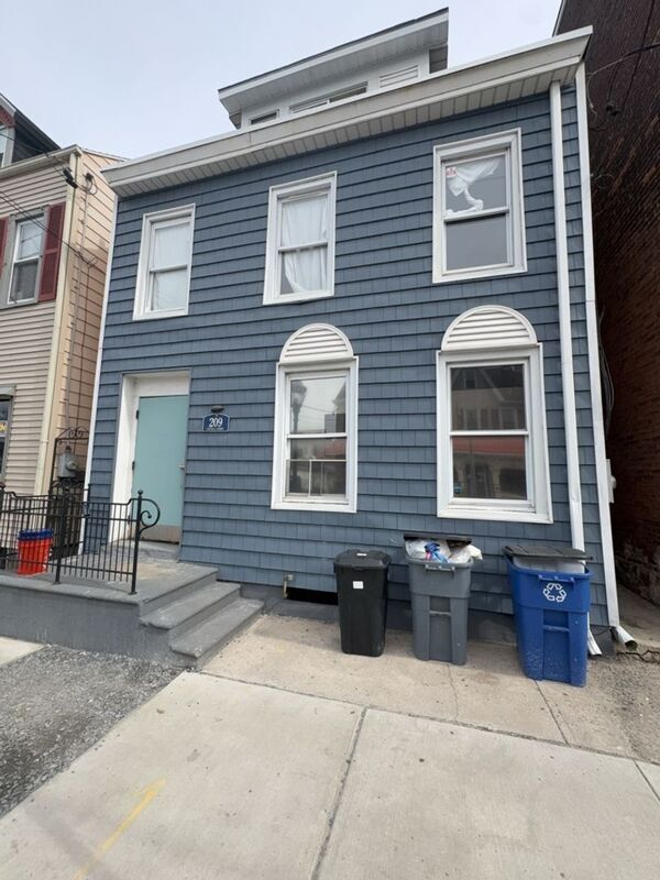 Building Photo - 209 Cattell St