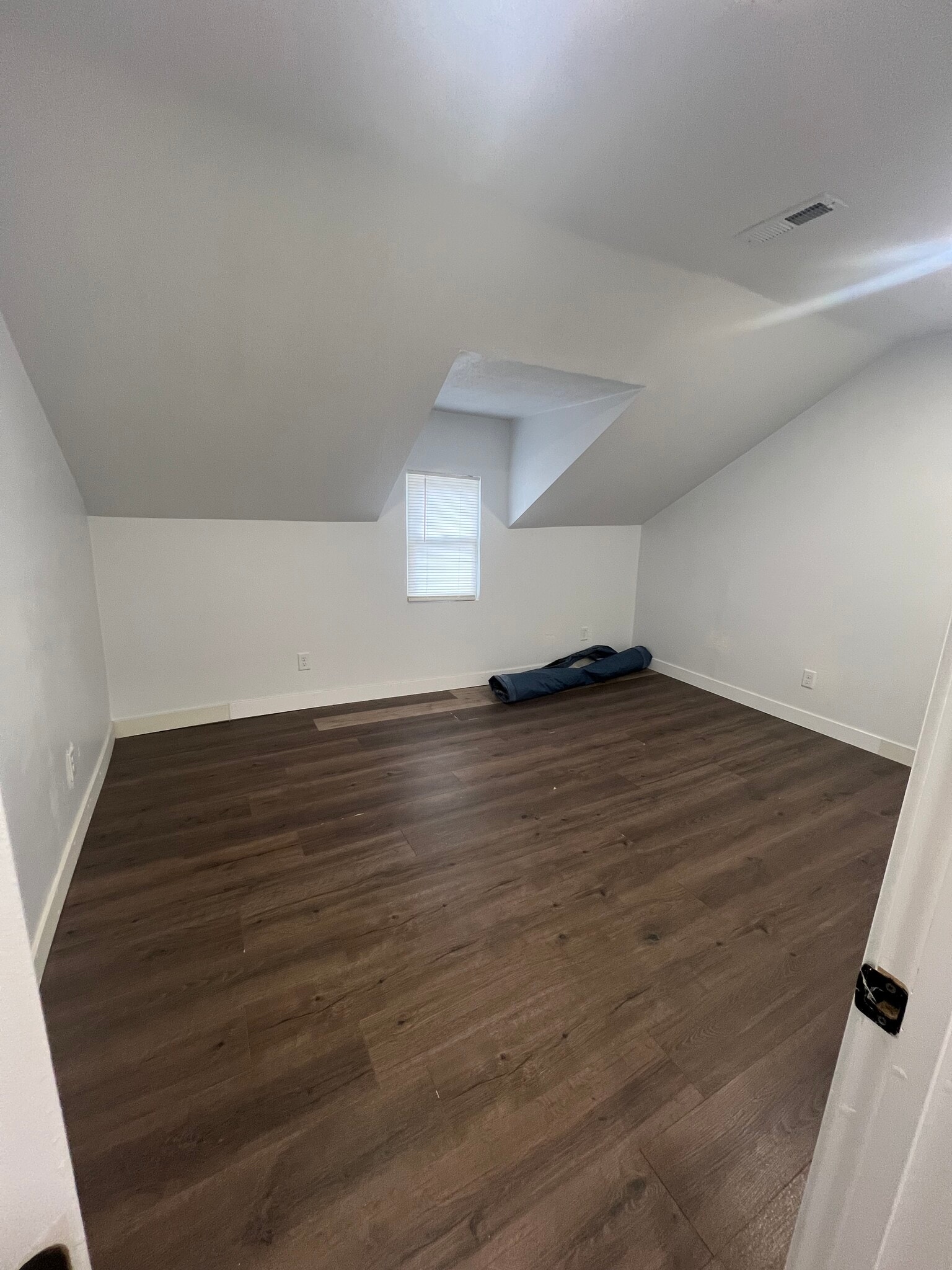 Building Photo - 3105 6th Ave