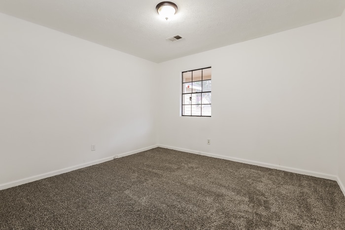 Building Photo - 9370 Woodloop Ct