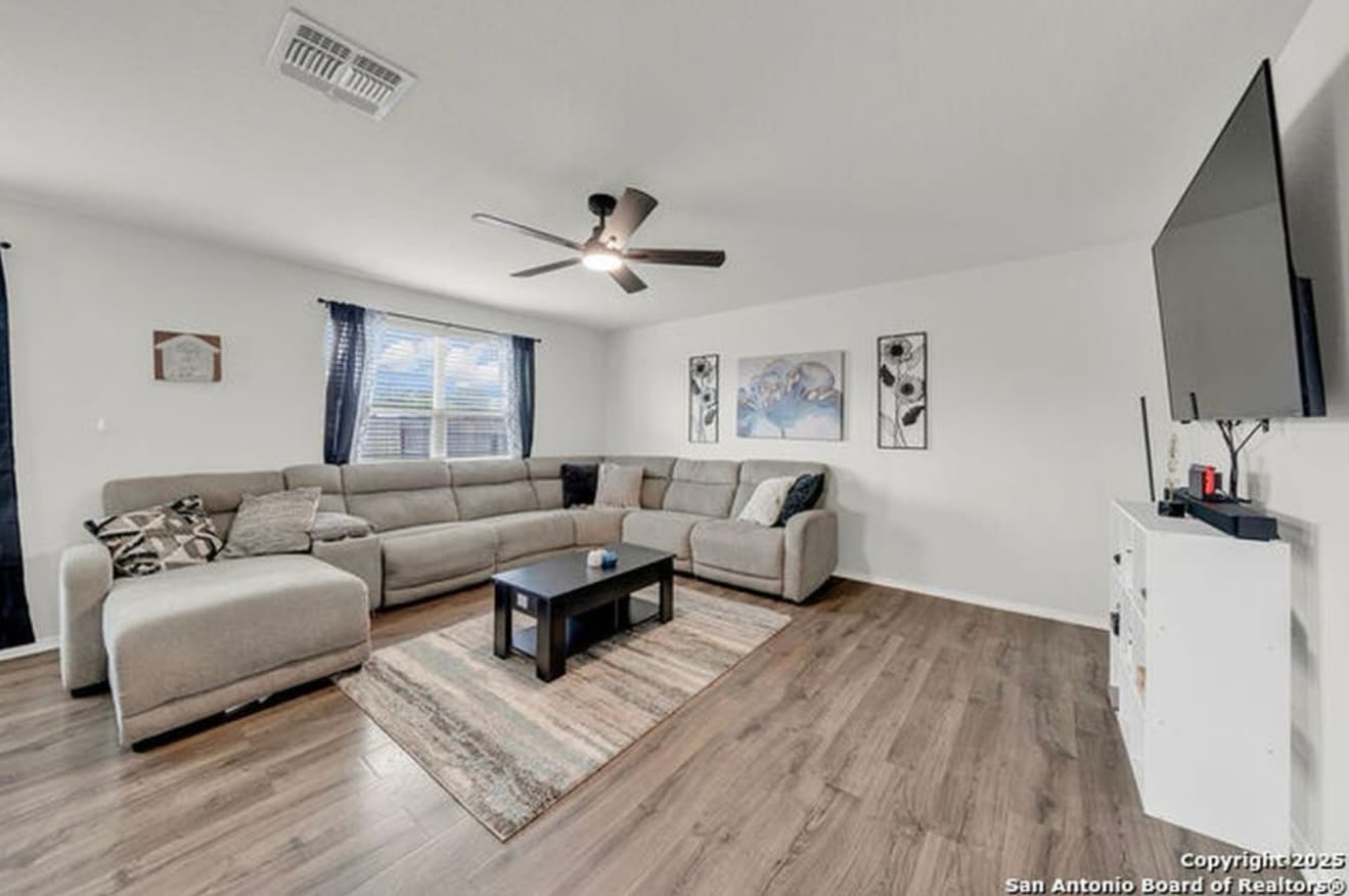 Living Room - 335 Kildeer Crk