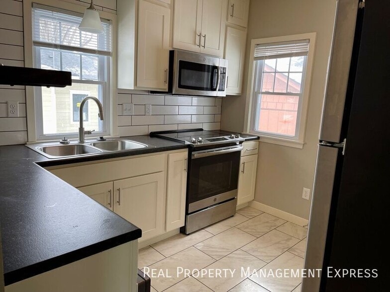 Building Photo - Cozy 2 Bedroom 1 Bathroom Home