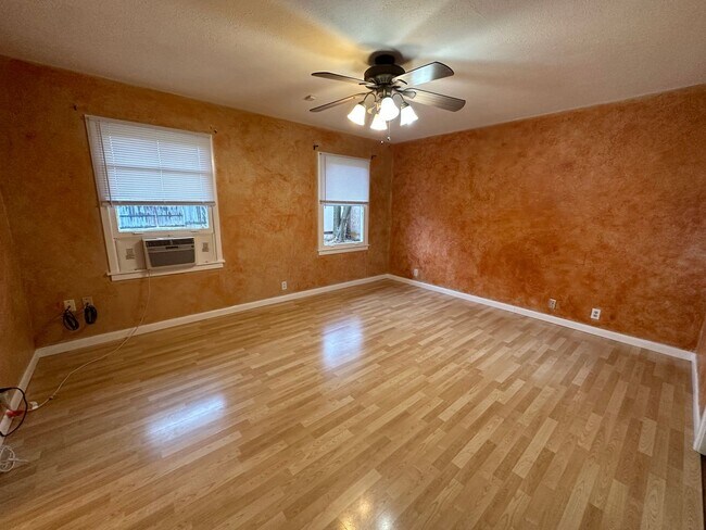 Building Photo - 606 Wilshire - 4/Bed 2/Bath