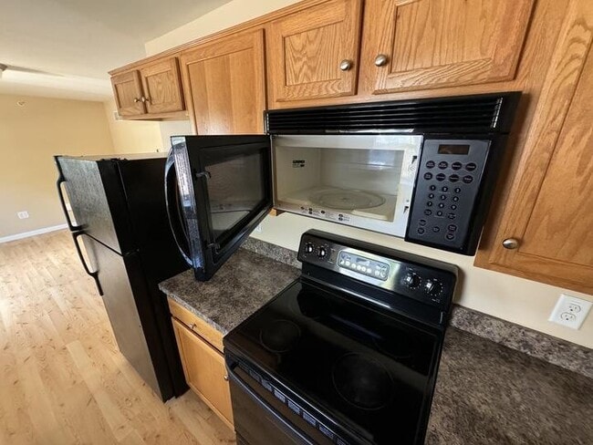 Building Photo - 601 Honeysuckle Ln