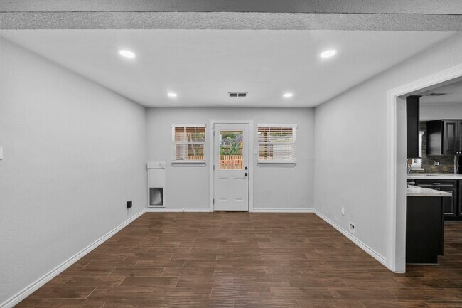Building Photo - 10519 Fawnview Dr