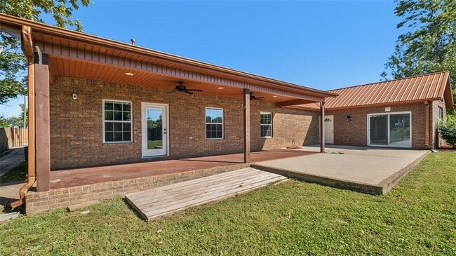 Building Photo - 1414 W Cypress St