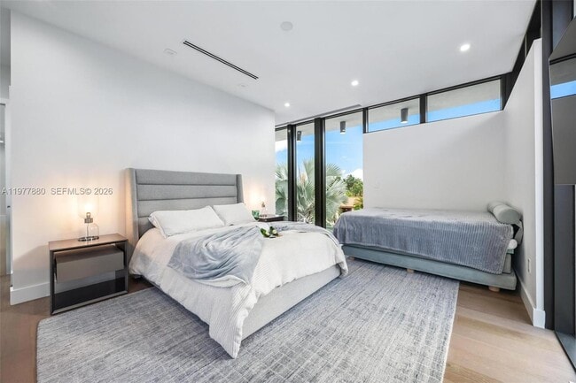 Building Photo - 3367 NE 168th St