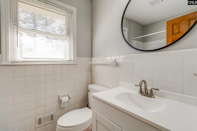 Building Photo - 7712 Burdell Dr