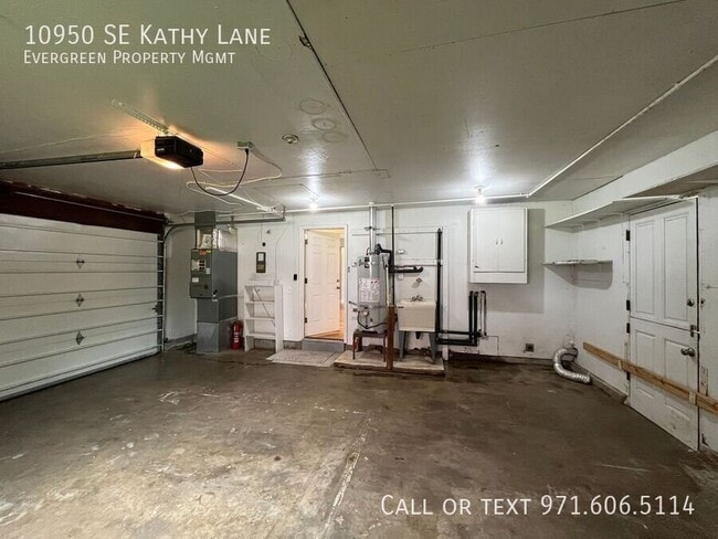 Building Photo - 10950 SE Kathy Ln