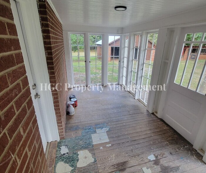 Building Photo - 502 Wooten St