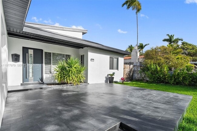 Building Photo - 1519 Biarritz Dr