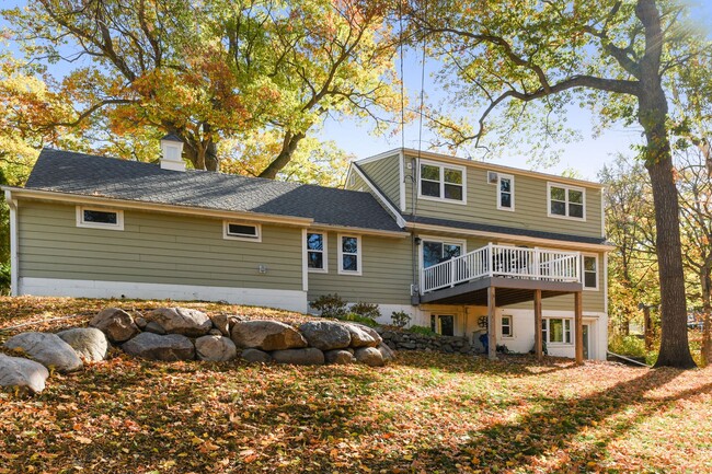 Great space to run and play in the backyard - 207 Benton Ave