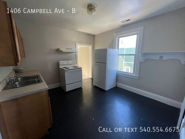 Building Photo - Spacious 1 Bedroom 1 Bath Apartment with B...