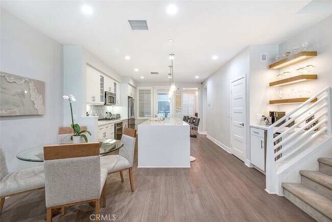 Building Photo - 10 Brownstone Way