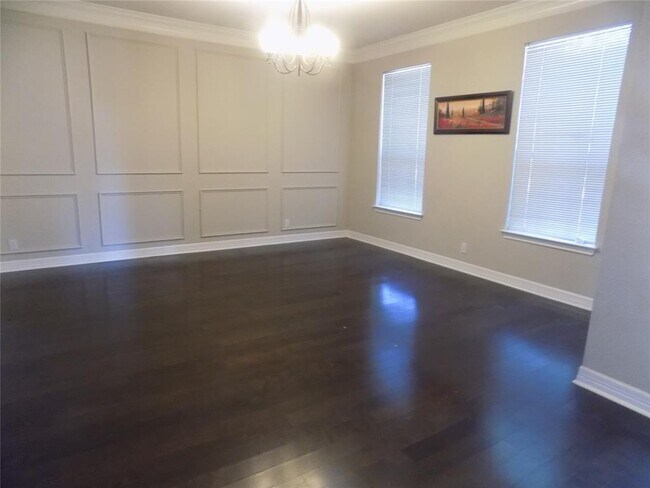 Building Photo - 30202 Oak Tree Dr