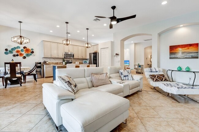 Building Photo - ** REFLECTION LAKES ** 4 BED / 2 BATH - POOL HOME - UNFURNISHED - ANNUAL RENTAL