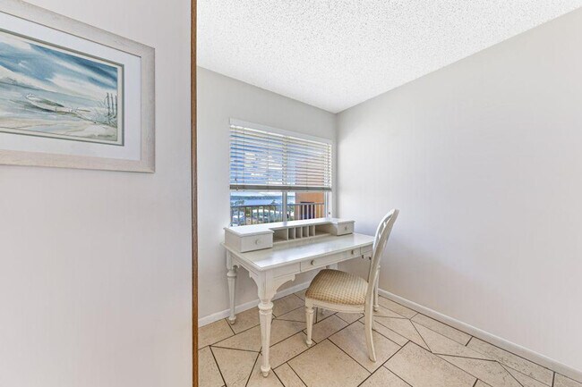 Building Photo - 1007 W Beach Blvd