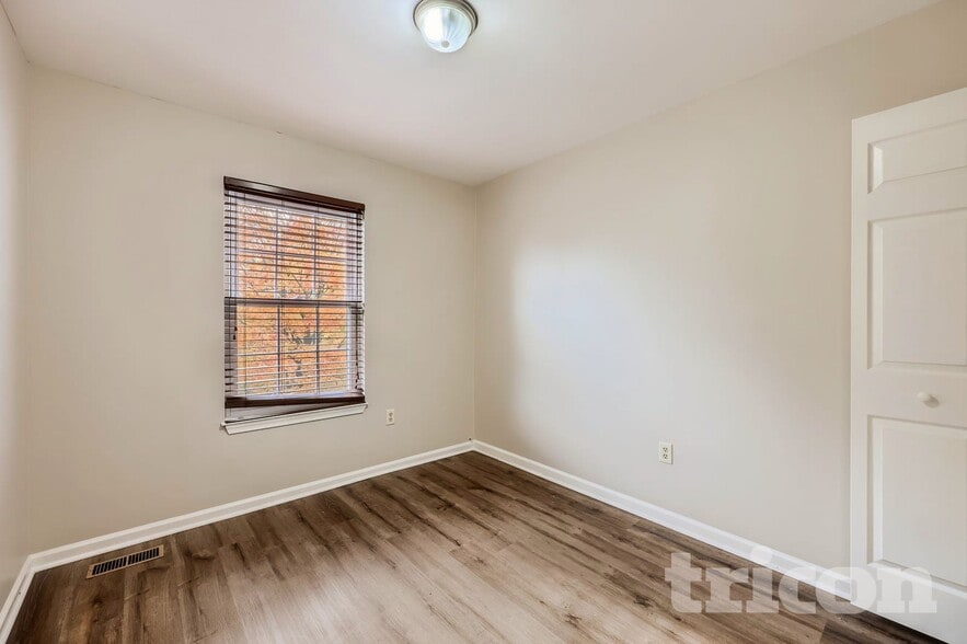 Building Photo - 3326 Midland Ct