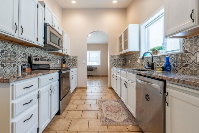 Building Photo - ?? 4 Bed / 2 Bath Mesa del Sol Home with Golf Course Views | Furnished or Unfurnished Option Avai...