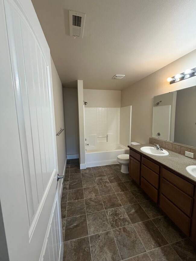 Building Photo - 9965 W Rosecroft Ct