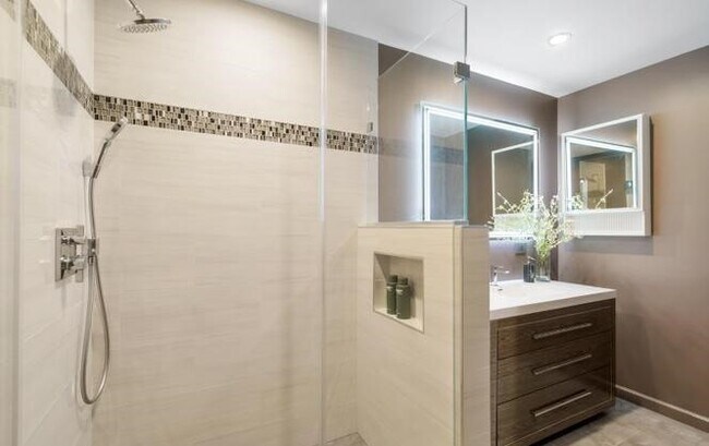 Building Photo - 30 Caldwell St