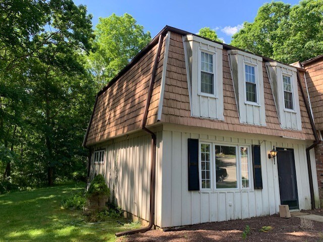 Corner Unit - 77 Scenic View Dr