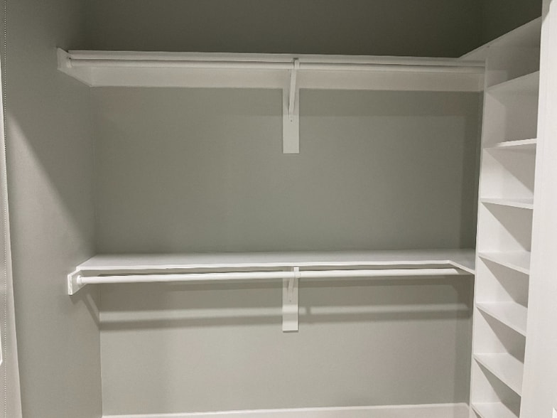 Building Photo - 2511 N Vineyard Ave