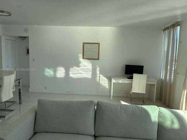 Building Photo - 1000 West Ave