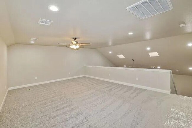 Building Photo - 7617 Woodford Ave