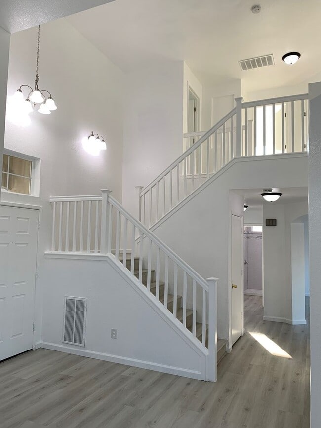 Building Photo - Full remodeled 4 bedroom 3 Bathroom home