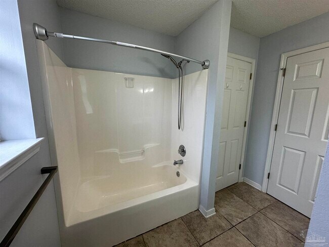 Building Photo - 3321 Tiller Ct