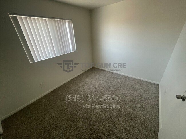 Building Photo - 1182 Holly Ave
