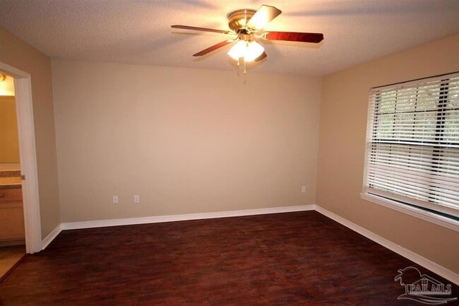 Building Photo - 6250 Starhill Dr