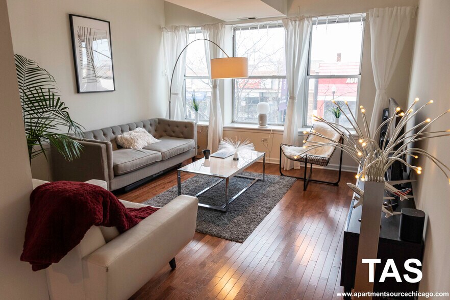 Primary Photo - 4217 W Irving Park Rd