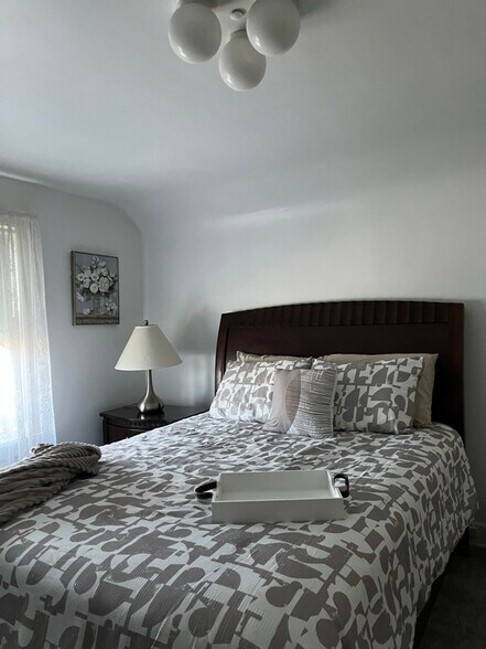 Building Photo - 369 E Tuscarawas Ave