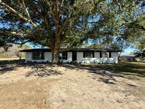 Building Photo - Spacious 3-Bedroom, 2-Bath Home with Bonus...