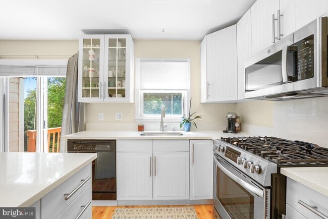 Building Photo - 46934 Trumpet Cir