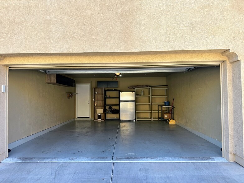 Building Photo - 8111 W Lynwood St