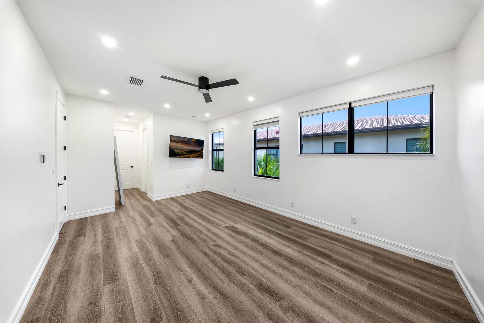 Building Photo - 9065 Watercrest Cir E