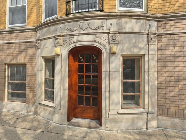 Building Photo - 4919-4927 N Rockwell
