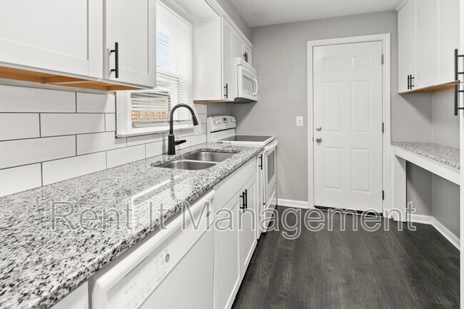 Building Photo - 4841 Pierce St.