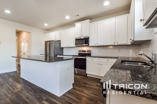 Building Photo - 4030 Bella View Ln