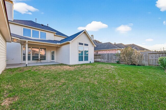 Building Photo - 8858 Distant Woods Dr