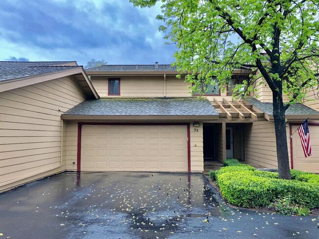 Primary Photo - Beautifully Updated 2 Bed 1.5 Bath Condo i...