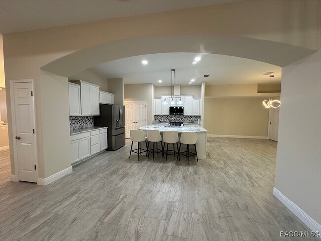 Building Photo - 5780 N Lena Dr