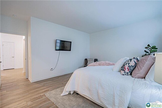 Building Photo - 3855 Victors Way