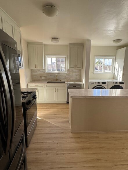 Building Photo - 4579 W 171st St