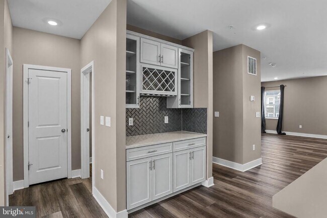 Building Photo - 4175 Brodie Pl