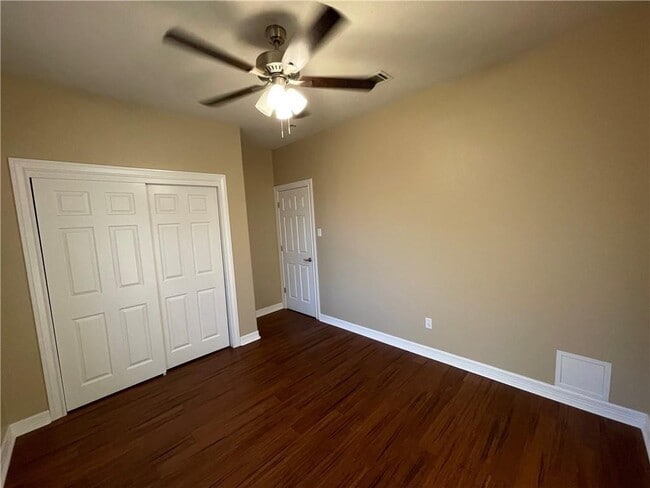 Building Photo - 10501 Hill Country Skyline