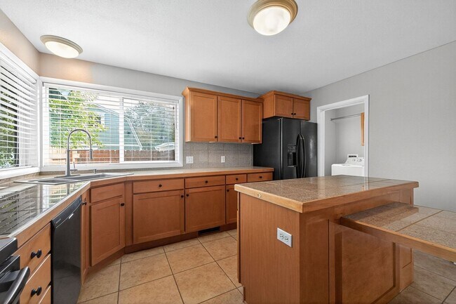 Building Photo - Charming 2BR House in Erie